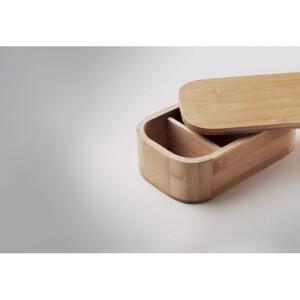 Lunchbox aus Bambus mit herausnehmbarer Trennwand und elastischem Nylonband. Darf nur Trockenfutter enthalten. Fassungsvermögen: 650 ml.-Holz-8719941055179-6