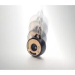IPX4-spritzwassergeschützt und Karabiner. 1 Li-Ion 500 mAh Akku. Leistung: 3 W