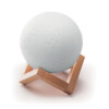 Kabelloser 5.0-Lautsprecher aus ABS in Mondform. Warmweiße LED. Holzsockel. 2000 mAh wiederaufladbarer Lithium-Akku im Lieferumfang enthalten. Ausgangsdaten: 3W