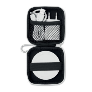 Kabelloses Ladegerät aus ABS. Präsentiert in einem EVA/PU-Beutel. Enthält einen EU-Stecker und ein Ladekabel von USB A auf Micro B. Ausgangsdaten: DC5V/1