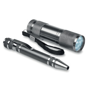 Set 2 Werkzeug: 9 LED-Taschenlampe und Schraubendreher mit 6 stiftförmigen Köpfen. 3 AAA-Batterien ausgeschlossen. Präsentiert in einem schwarzen Karton.-Titan-8719941005938-3