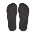 Sublimations-Flip-Flops mit PVC-Riemen. Gummisohle und Polyestergewebe oben. M-Größen 38-41. Der Artikel kann nur in gedruckter Form bestellt werden.-Schwarz-8719941050945-1