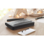 PU-Organizer und 4000-mAh-Powerbank mit DC5V/1-Ausgang Smartphone- und Tablet-kompatibel. Inklusive integrierter Micro-USB-Buchse und Micro-USB-Kabel. Hat 4 blaue LEDs auf der Vorderseite.-Grau-8719941007444-5