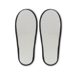 Ein Paar Hotelpantoffeln aus Polyester in einem Beutel aus Vliesstoff. EUR-Größe 44 - 45.-Schwarz-8719941044876-3