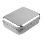 Erste-Hilfe-Set in Metallbox. Die Box enthält 1 Schere