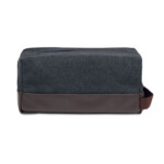 Kosmetiktasche mit Reißverschluss aus hochwertigem 450 g/m² gewaschenem Canvas. Die Auskleidung ist RPET 210D. Seitengriff und Boden aus recyceltem PU.-Schwarz-8719941053816-3