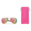 Trendige Sonnenbrille mit getönten Gläsern und UV400-Schutz. Enthält einen Mikrofaserbeutel