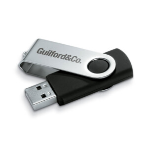 16 GB USB-Stick mit drehbarer Metallschutzabdeckung. Drehen Sie die Abdeckung und schließen Sie den Schlüssel an den USB-Anschluss an-Schwarz-8719941043213-5