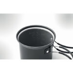 Ensemble de 2 casseroles de camping en aluminium avec couverts en acier inoxydable dans une pochette en RPET. Capacité : 700ml et 1200ml.-Noir-8719941054585-6