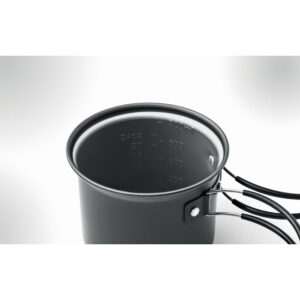 Ensemble de 2 casseroles de camping en aluminium avec couverts en acier inoxydable dans une pochette en RPET. Capacité : 700ml et 1200ml.-Noir-8719941054585-6