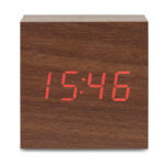 Horloge LED affichant heure et température en MDF. Adaptateur secteur AC-DC à  2 broches inclus. 3 piles AAA non incluses.-Bois-8719941003408-1