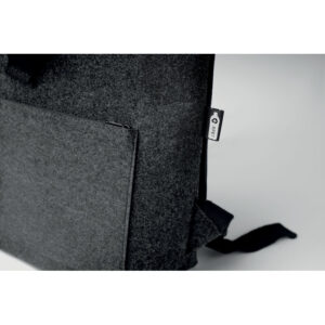 Sac à  dos en feutre RPET avec sangle de fermeture en coton et pochette zippée sur le devant. Il possède un compartiment pour ordinateur portable.-Gris foncé-8719941056381-6