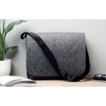 Sac messager ou sac d'ordinateur portable en feutre RPET avec fermeture auto-agrippante. Bandoulière en polyester. Convient à  un ordinateur portable de 15''.-Gris-8719941052048-4