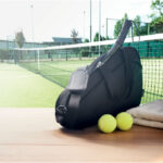 Sac de transport pour raquette de padel en RPET 600D rembourré.  Comprend une bandoulière réglable. Poche frontale supplémentaire à  fermeture éclair.-Noir-8719941057654-4
