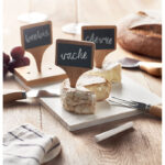 Planche de service à  fromage en marbre avec 3 couteaux à  fromage en bambou et acier inoxydable et 3 marqueurs d'apéritif et 1 craie. Présentés dans une boîte cadeau.-Bois-8719941054004-4