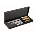 Set de 3 couteaux de style japonais dans un coffret en carton noir. La lame est en inox et manche en PP.-Multicolore-8719941008632