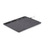 Tapis de souris multifonctionnel 2 tons en polyester 300D RPET avec fonction chargeur sans fil  rapide 10W et support pour téléphone. Sortie : DC 9V/1.1A . Compatible derniers Androïdes