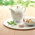 Set de thé comprenant une théière de 400 ml et une tasse en céramique blanche. Présenté dans un coffret cadeau individuel noir.-Blanc-8719941008960-4
